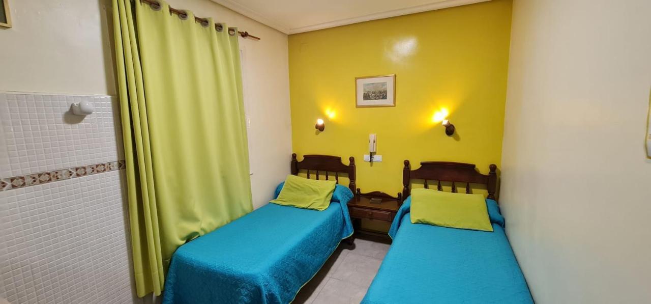 Hostal Ramon Y Cajal บายาโดลิด ภายนอก รูปภาพ