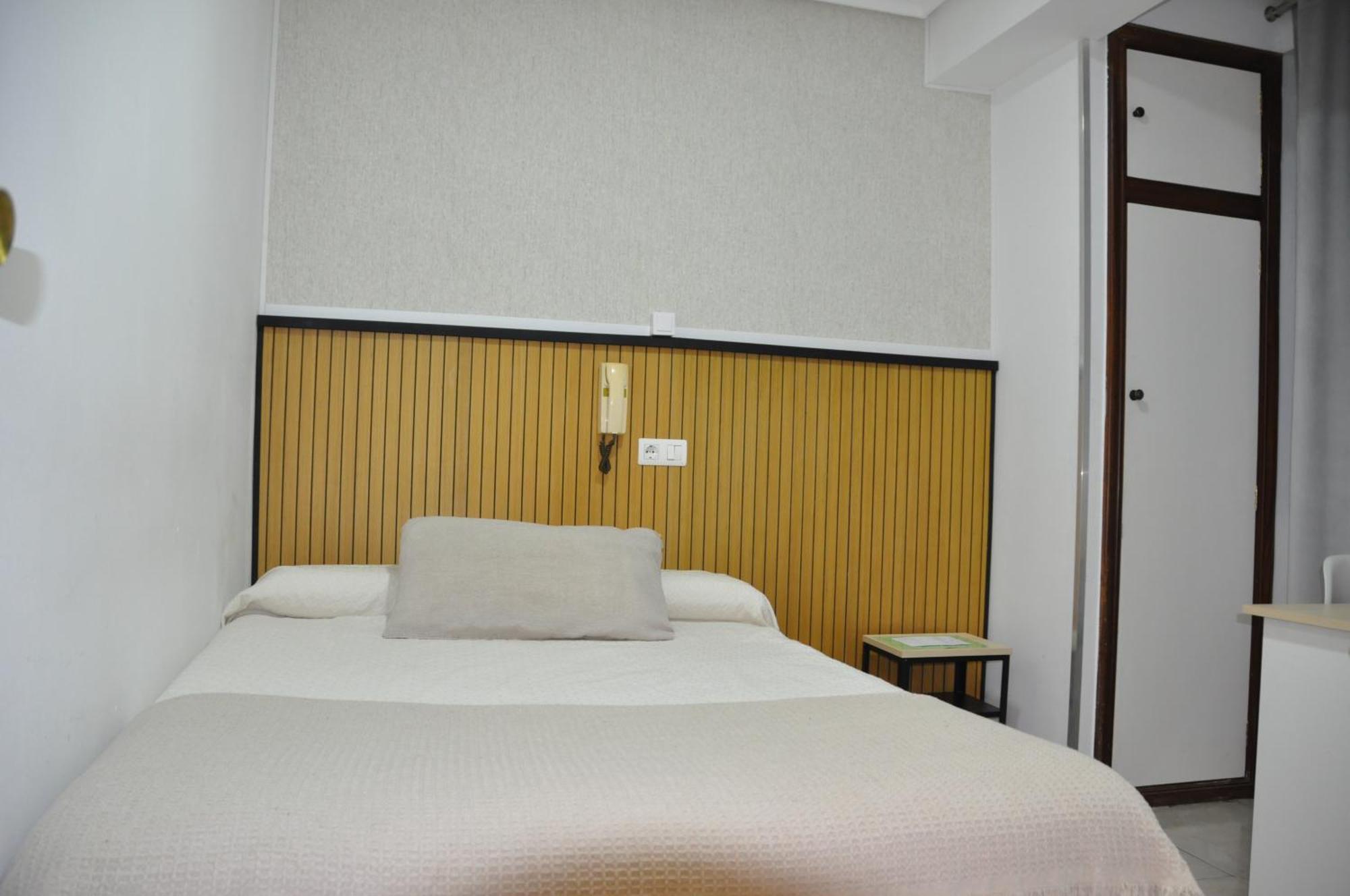 Hostal Ramon Y Cajal บายาโดลิด ภายนอก รูปภาพ