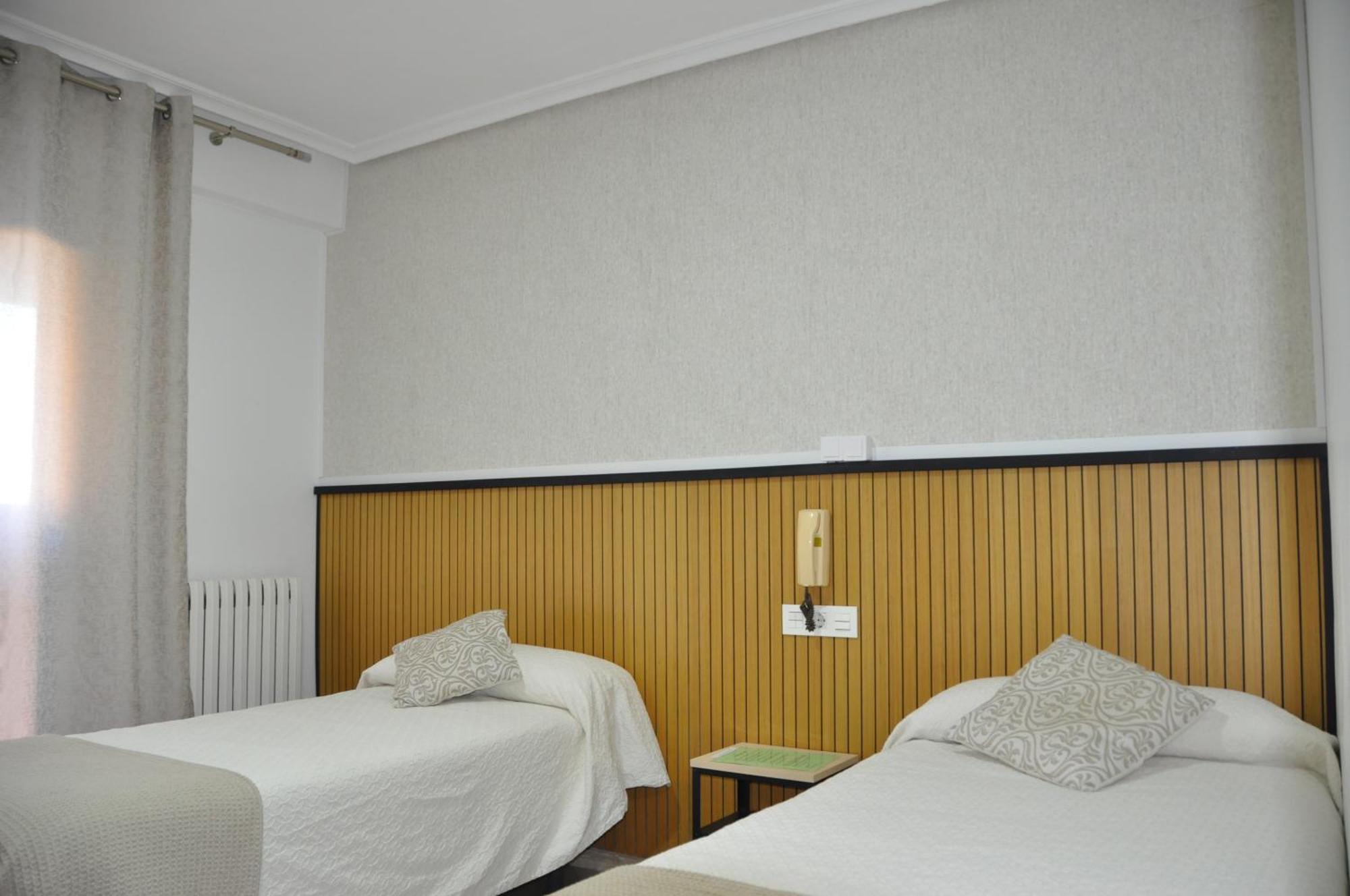 Hostal Ramon Y Cajal บายาโดลิด ภายนอก รูปภาพ