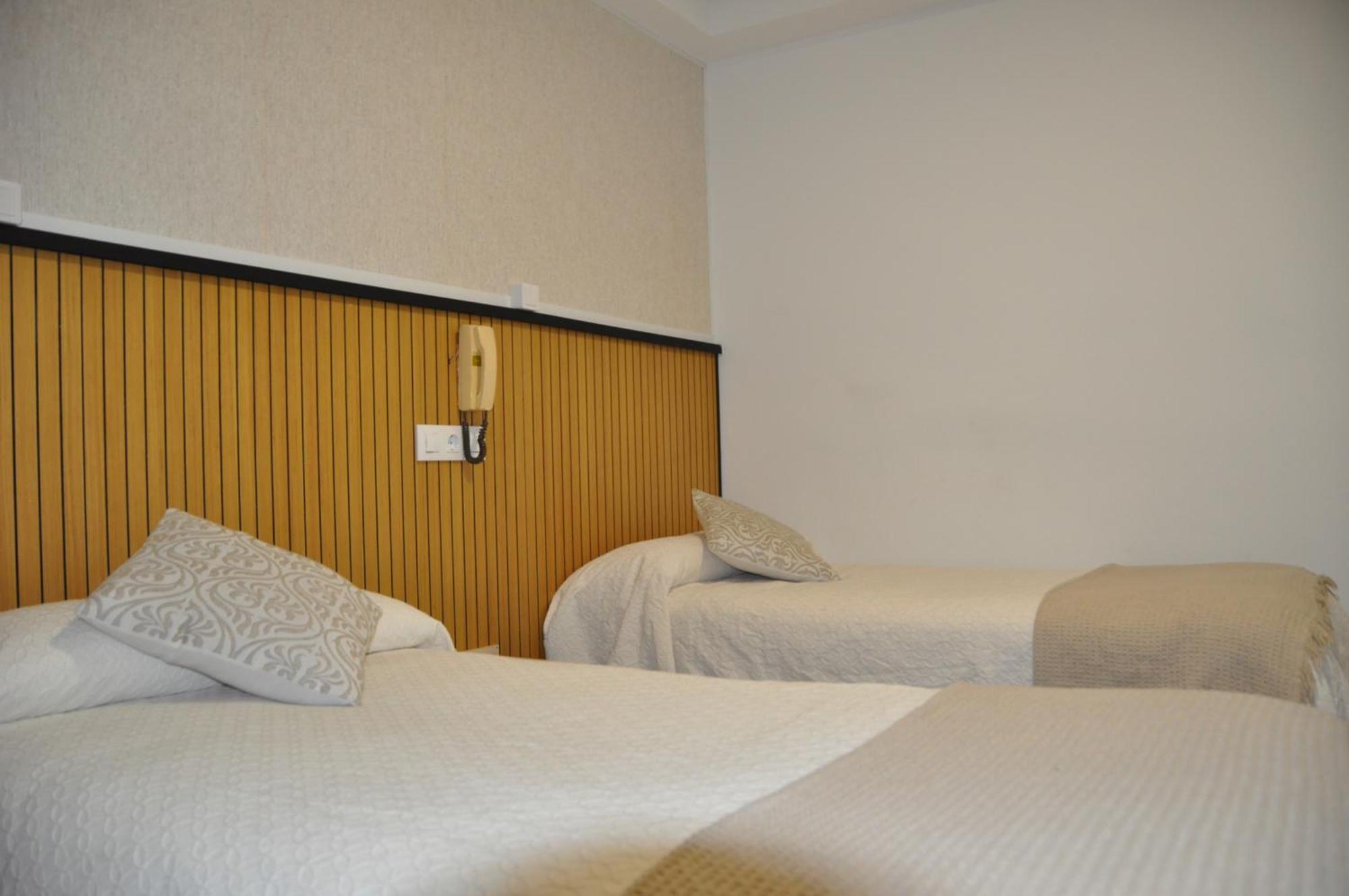 Hostal Ramon Y Cajal บายาโดลิด ภายนอก รูปภาพ