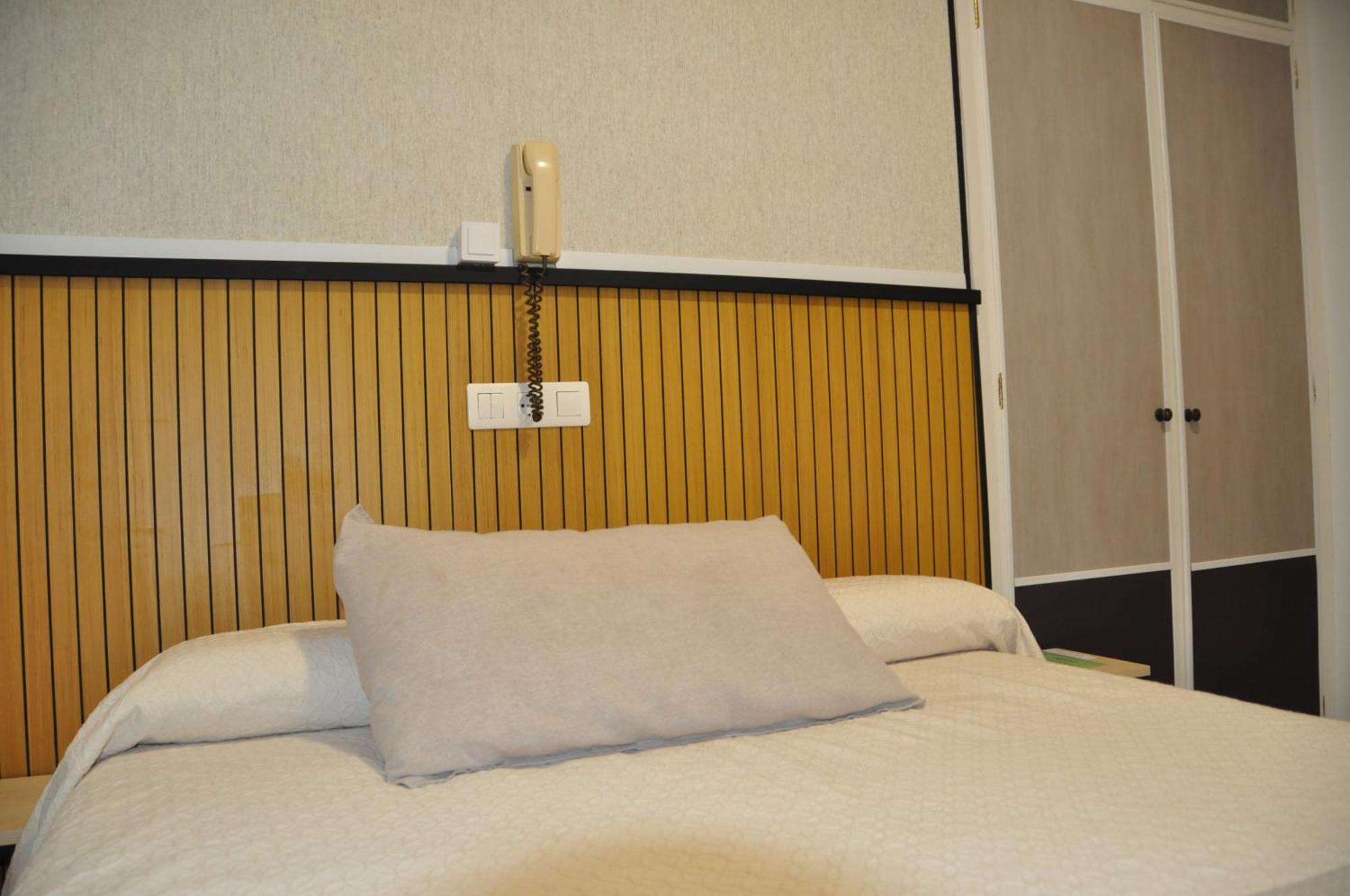 Hostal Ramon Y Cajal บายาโดลิด ภายนอก รูปภาพ