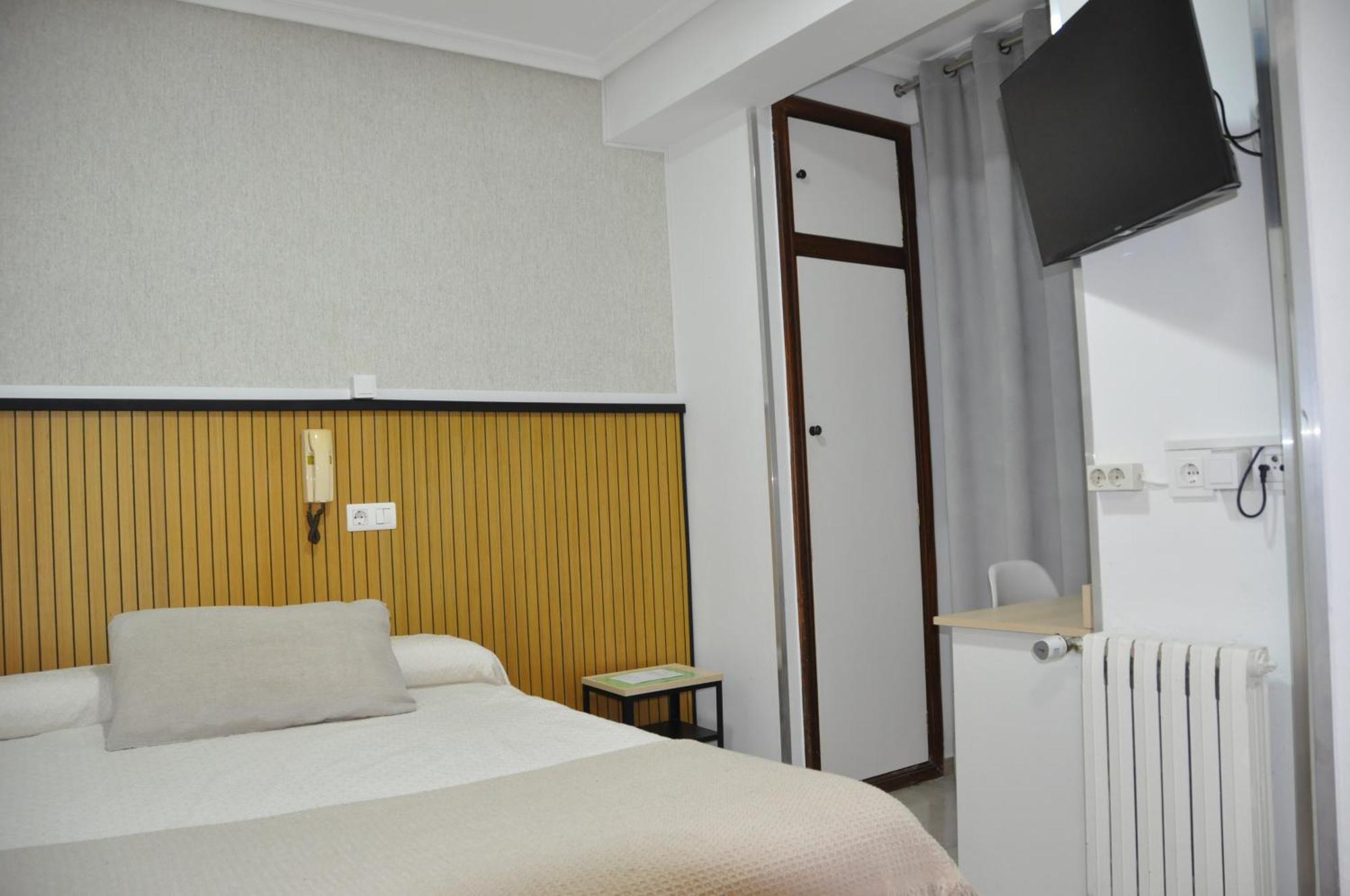 Hostal Ramon Y Cajal บายาโดลิด ภายนอก รูปภาพ