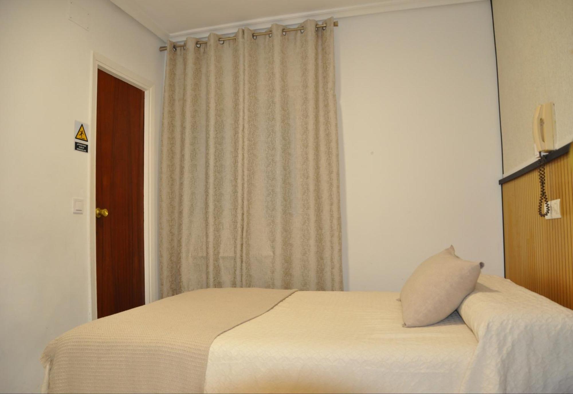 Hostal Ramon Y Cajal บายาโดลิด ภายนอก รูปภาพ