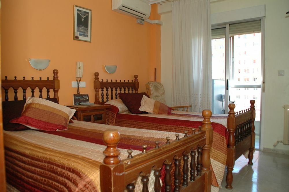 Hostal Ramon Y Cajal บายาโดลิด ภายนอก รูปภาพ