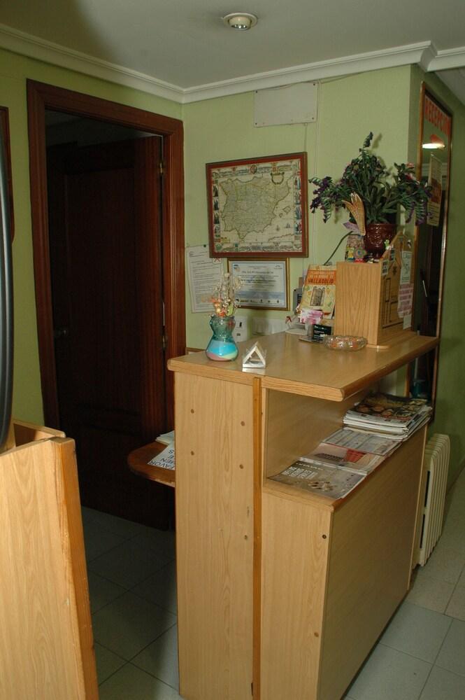 Hostal Ramon Y Cajal บายาโดลิด ภายนอก รูปภาพ